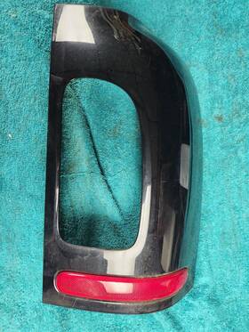 7167247 Mini 2008-14 Cooper Clubman R55 Rear Left Tail Light Bezel Trim Finish Cover Oem