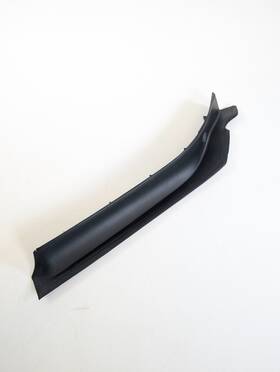 84488189 Oem 2019 - 2023 Cadillac Xt4 Rear Left Side Outer Taillight Cover Gutter Panel