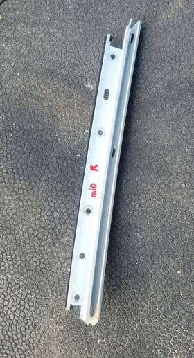 Oem Infiniti Factory Genuine E53a407040 2010 G37 Convertible Right Weatherstrip Retainer Rh Mid Rail