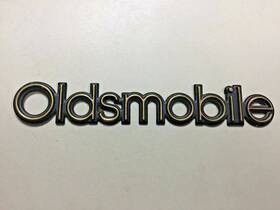 25602215 Oldsmobile Nameplate Emblem Gold / Black Gm Oem