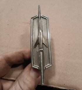 402243 Oldsmobile 69 70 Cutlass Chrome Nose Emblem Rocket Header Panel Grill Grille Ornament