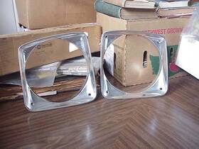 3494216-217 Oldsmobile 5947805 1972-76 Dodge Truck Headlight Bezels Pair