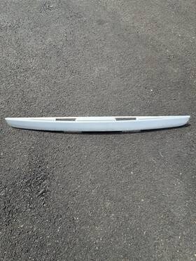 Uro-005748 Pb/uro 02-07 Suzuki Aerio Tailgate Trim Bezel