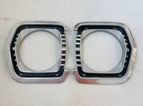 Plymouth 2524674 1966 Belvedere Ii Satellite Headlight Bezels Pair Nice 2dr Convertible