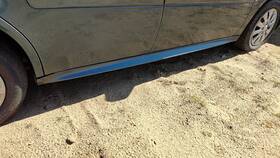 10435689 Pontiac 04-08 Grand Prix Passenger Right Lower Rocker Panel Moulding Side Stealth Gray