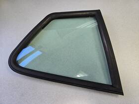 94455732200 Porsche Nice Original 924 924s 944 Passengers Rear Quarter Window W Rubber Trim