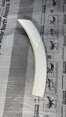 Porshe 9y0-853-718 2019-2026 Porsche Cayenne Front Right Wheel Arch Molding Oem Trim