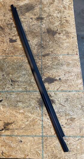 6926737 Saab Window Trim Left Door Bottom 900 2-door 1983-1993 Black