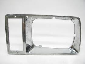 25500237lh Spark Used Gm 25500237 Left Headlight Bezel Door Surround Trim 1982-1985 Buick Skylark