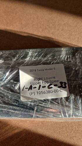 1056380-00-c Tesla Model S Right Louvre Upper Fog Spear