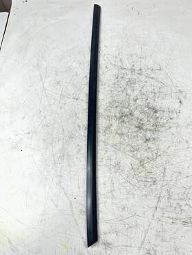 1495712 Tesla 1495712/3-00-c Oem 2020-2024 Model Y Door Seal Moulding 156223