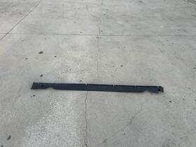 1497745-00-c Tesla 2020-2024 Model Y Right Skirt Rocker Cover Carrier Panel