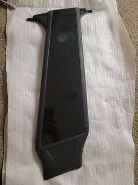 1506885-00-h Tesla 2021-2024 Y Left Driver Side Exterior B Pillar Trim With Camera