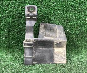 1555376-00-b Tesla 2020-2024 Model Y Left Hand Rocker Bracket Clip Support Oem