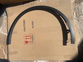 1937599-00-c Tesla 25-27 Model Y Front Right Fender Garnish Wheel Arch Molding