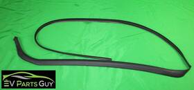 6009588-00-c Tesla Model S 2012-2020 Secondary Door Seal - Right Passengers