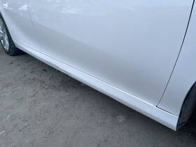 189.to1h20 Toyota 18-24 Camry Right Rocker Moulding Scratch White Pc 040 Fwd 100k Le 62939