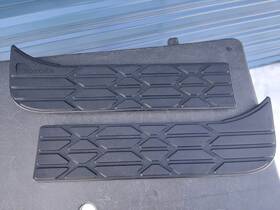 52164-89101 Toyota 1989-1995 Pickup Rear Bumper Plastic Step Trim Guards Pair Set 89-95 Oem