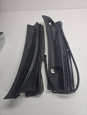 55782-0209c Toyota 2003-2008 Corolla Windshield Wiper Cowl Grill Cover Panel Oem
