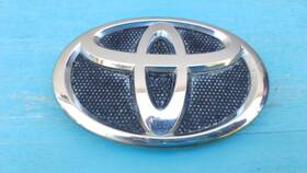 02060 Toyota 75312 Base Emblem Front Logo Plate With Tabs Oem 75312-02060-base Used
