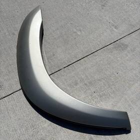75611-0c901 Toyota 01-2007 Sequoia Front Right Fender Flare Wheel Molding Oem
