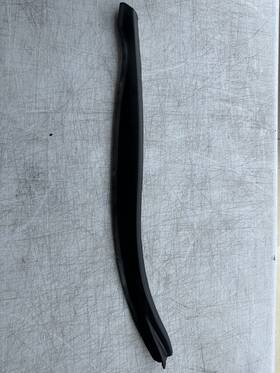 1k5-837-382-f Volkswagen 2010 Vw Jetta Front Door Protector Trim Cover Strip Seal Right Side - Black Oem