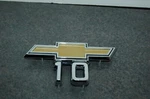 Nos Gm 3893751 Chevrolet Truck Emblem C10 Fender Gold 1967 68. Fixed Price $100.00.